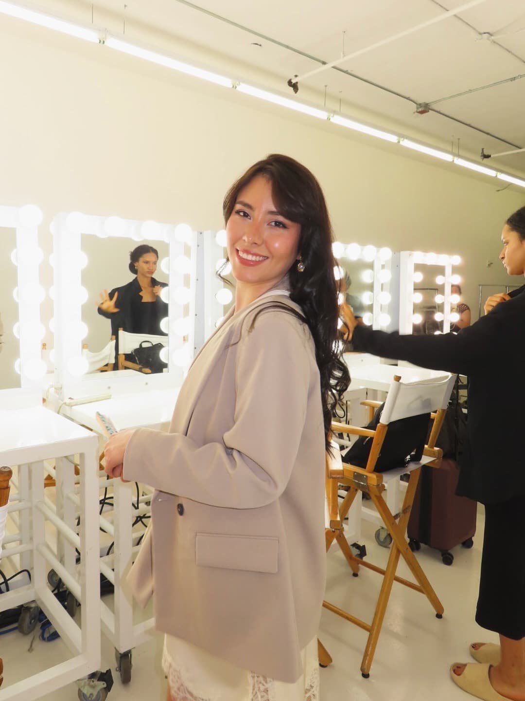 Backstage dressing room with vanity mirrors